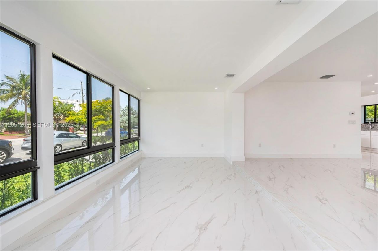 1621 S Treasure Dr, North Bay Village, FL 33141 Photo