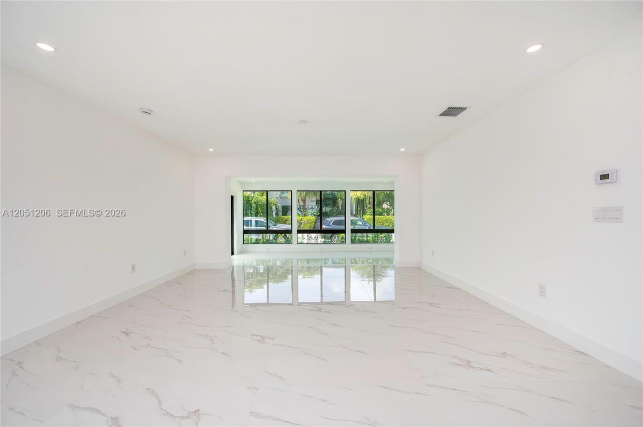 1621 S Treasure Dr, North Bay Village, FL 33141 Photo