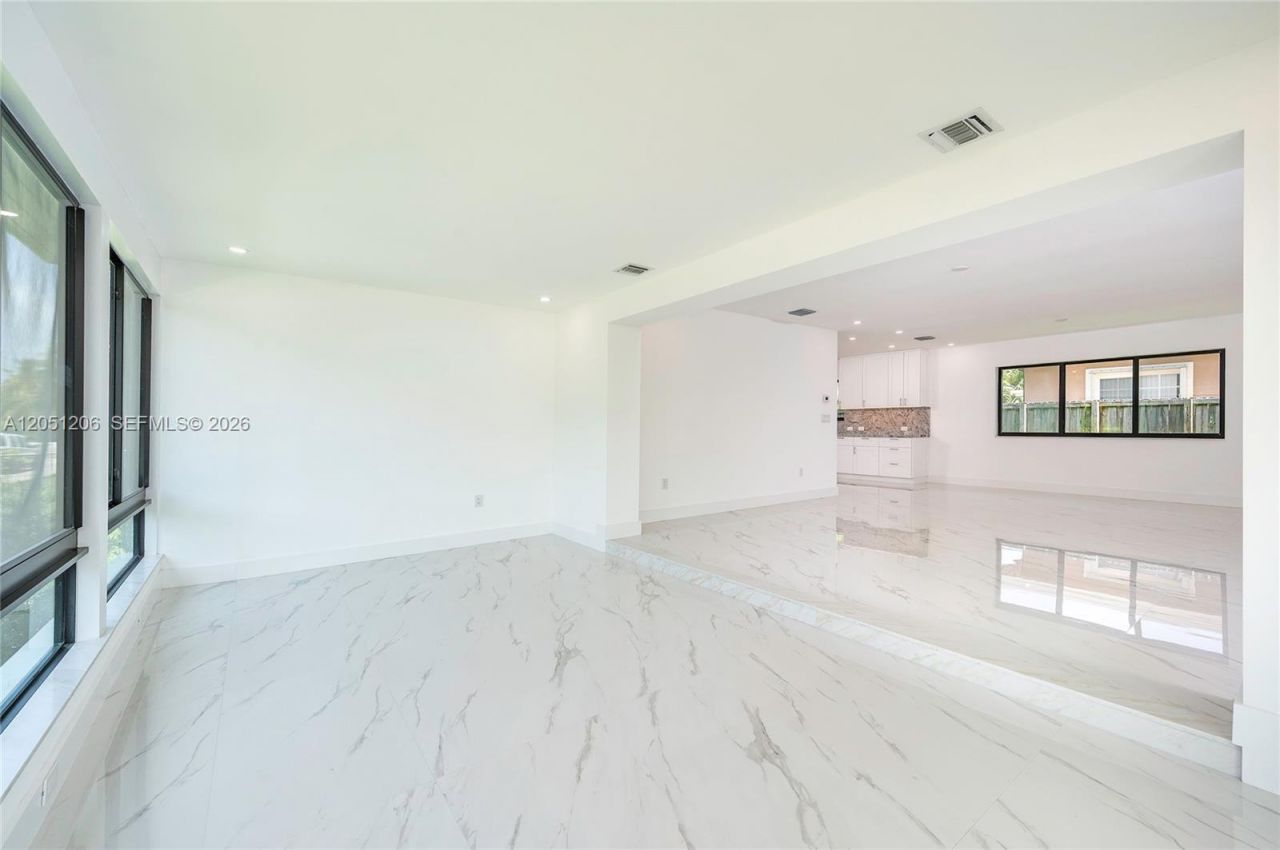 1621 S Treasure Dr, North Bay Village, FL 33141 Photo