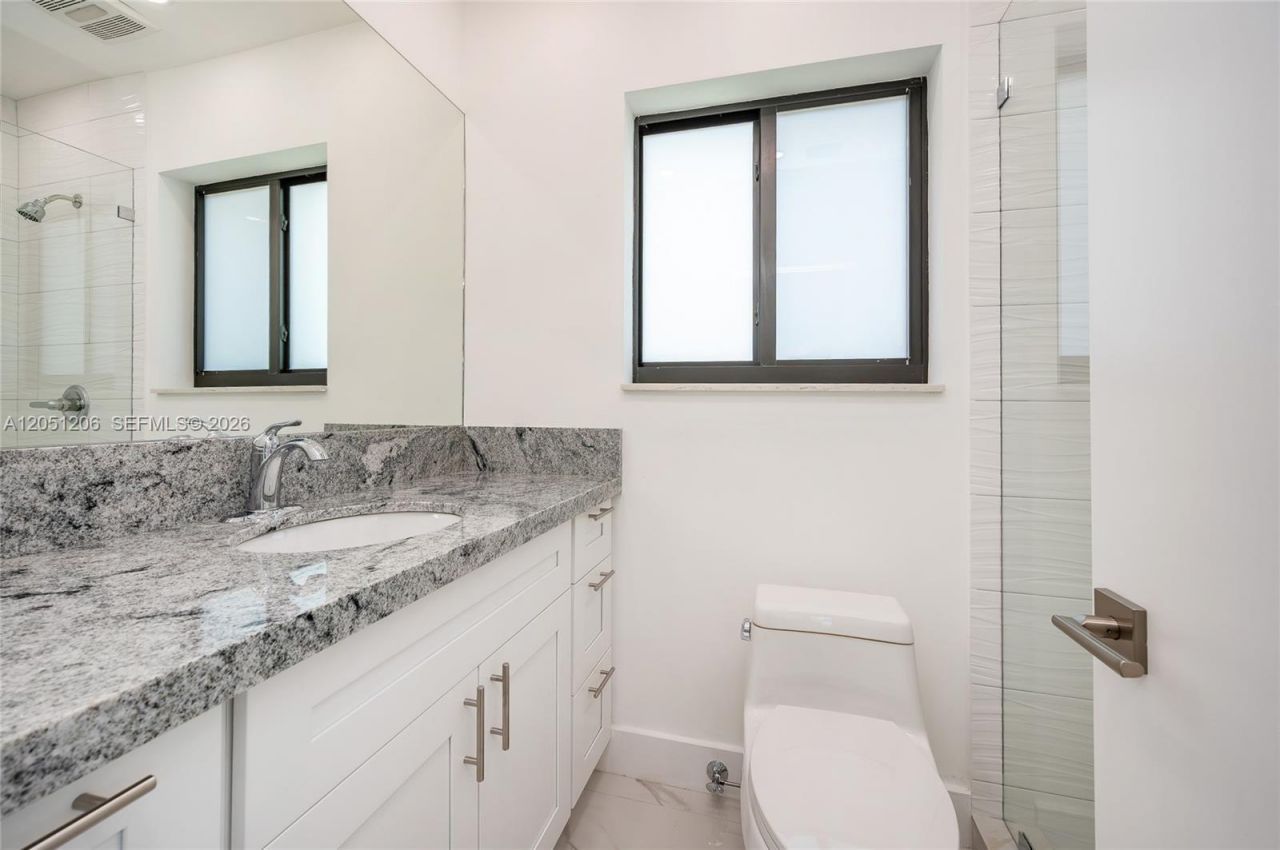 1621 S Treasure Dr, North Bay Village, FL 33141 Photo