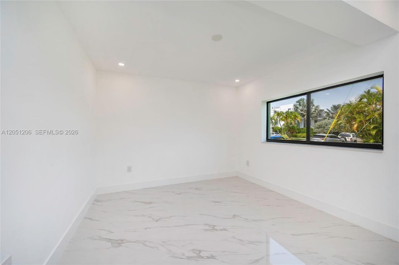 1621 S Treasure Dr, North Bay Village, FL 33141 Photo