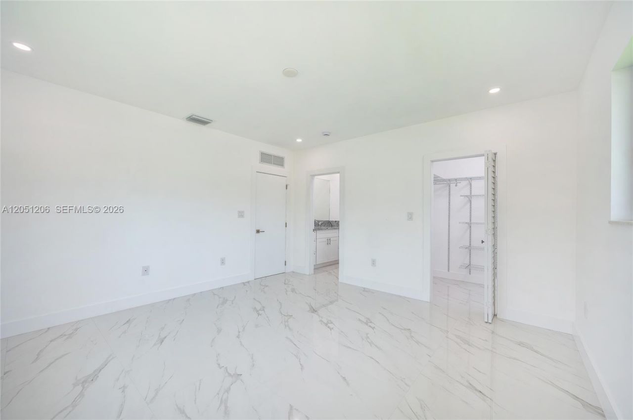 1621 S Treasure Dr, North Bay Village, FL 33141 Photo