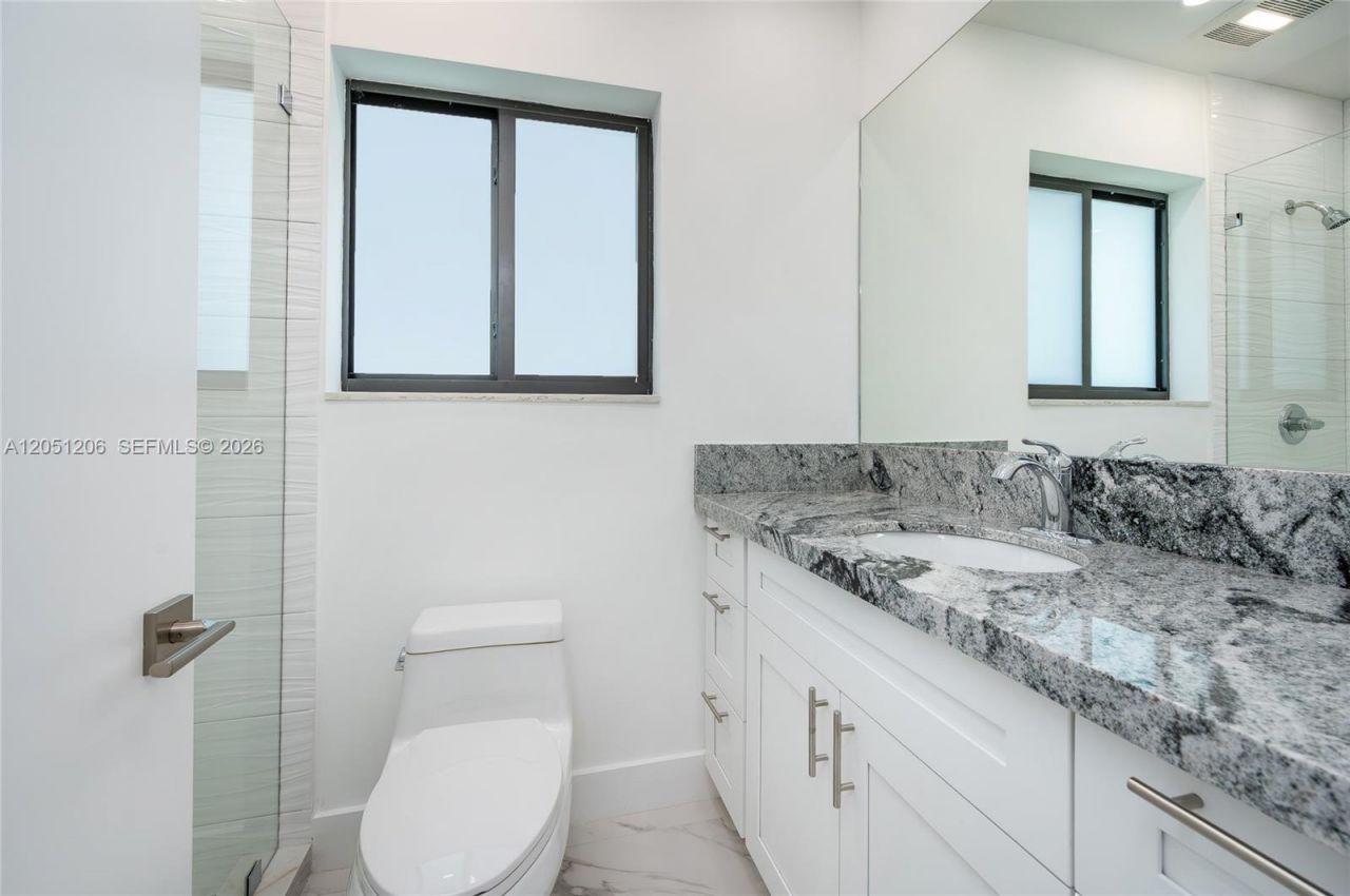 1621 S Treasure Dr, North Bay Village, FL 33141 Photo