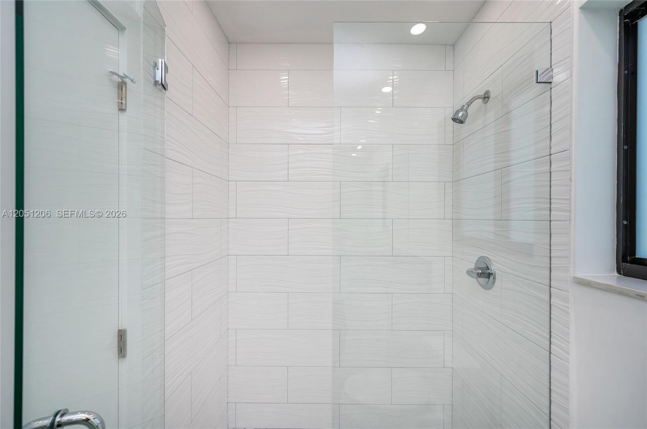1621 S Treasure Dr, North Bay Village, FL 33141 Photo