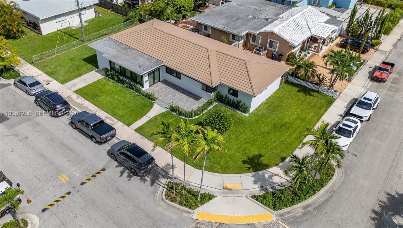 1621 S Treasure Dr, North Bay Village, FL 33141 Photo