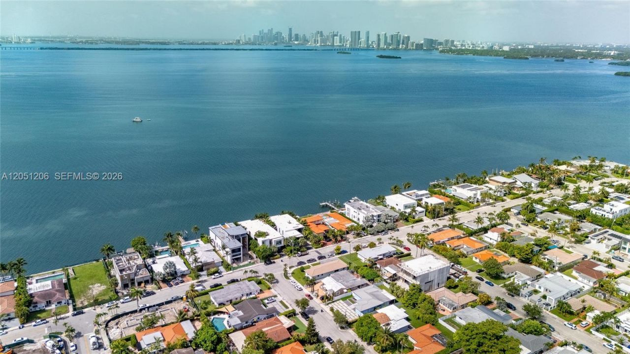 1621 S Treasure Dr, North Bay Village, FL 33141 Photo