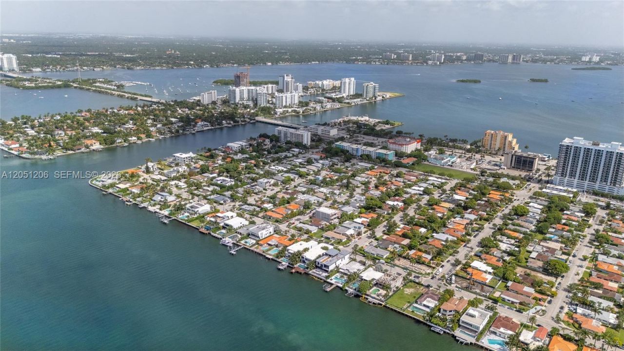 1621 S Treasure Dr, North Bay Village, FL 33141 Photo