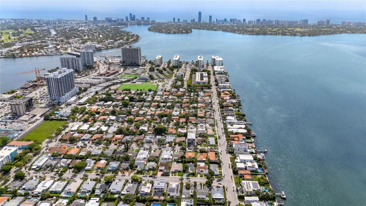 1621 S Treasure Dr, North Bay Village, FL 33141 Photo