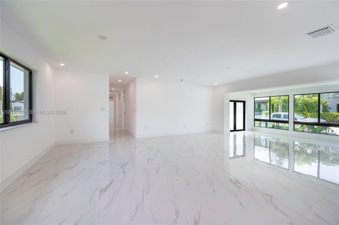 1621 S Treasure Dr, North Bay Village, FL 33141 Photo