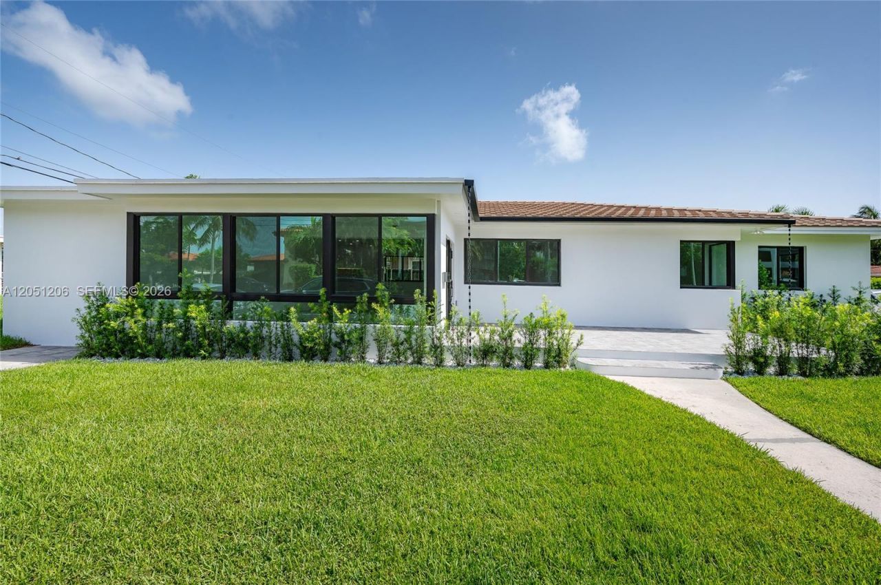 1621 S Treasure Dr, North Bay Village, FL 33141 Photo