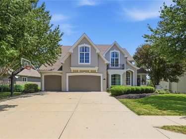 10301 N BROOKLYN Avenue, Kansas City, MO 64155