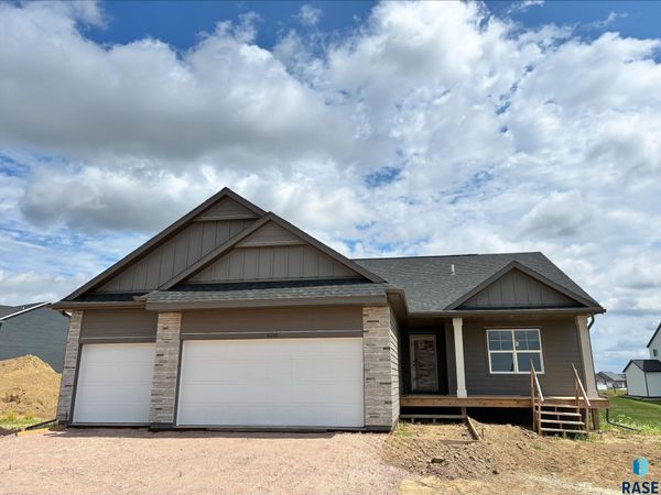6216 W Goldberg Dr, Sioux Falls, SD 57107
