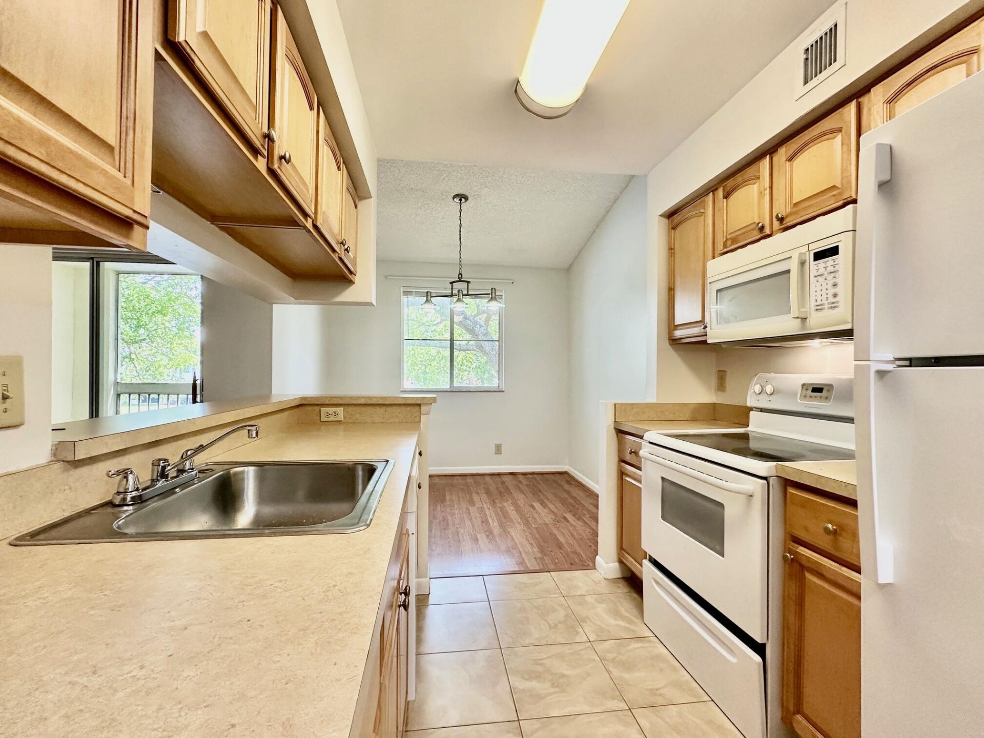 9877 Westview Drive, Unit 623, Coral Springs, FL 33076 Photo