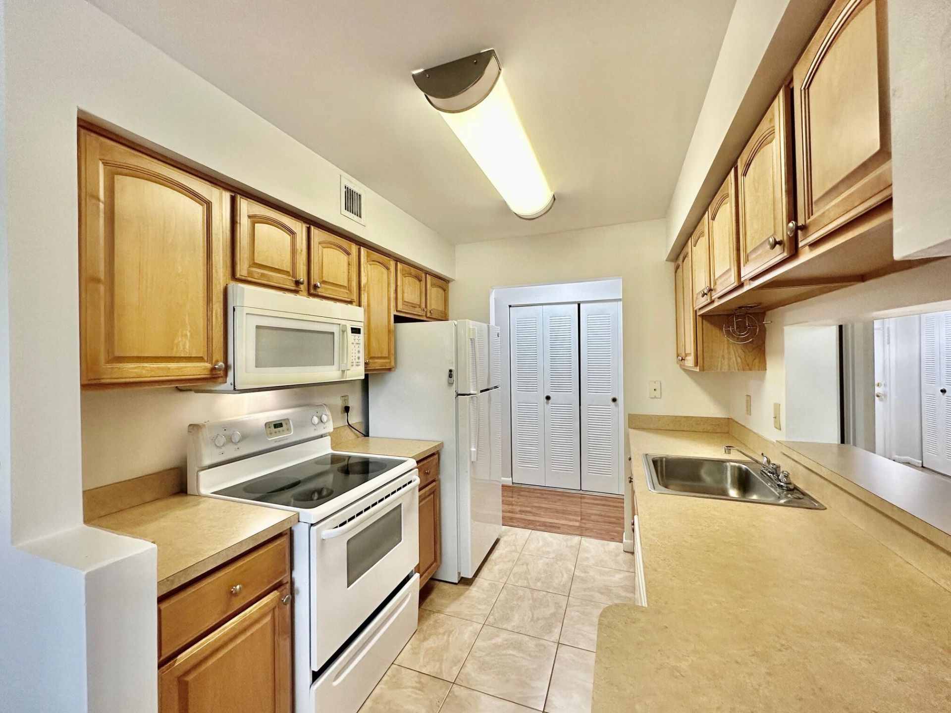 9877 Westview Drive, Unit 623, Coral Springs, FL 33076 Photo