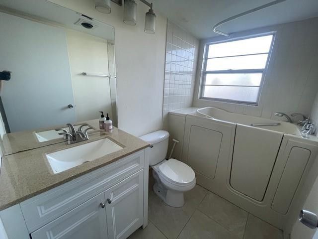 589 Fanshaw O, Unit 589, Boca Raton, FL 33434 Photo