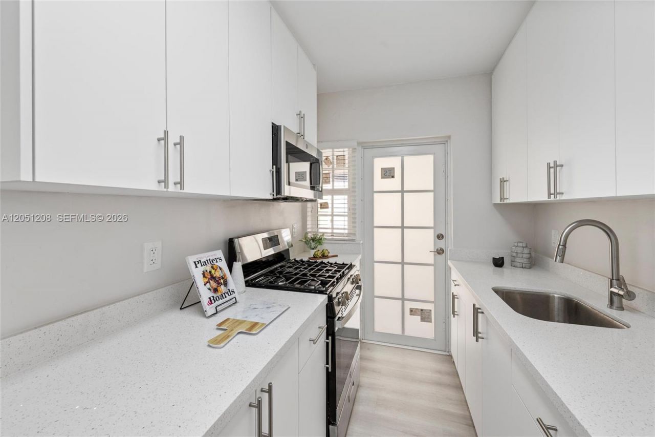2416 Flamingo Dr, Unit 2, Miami Beach, FL 33140 Photo