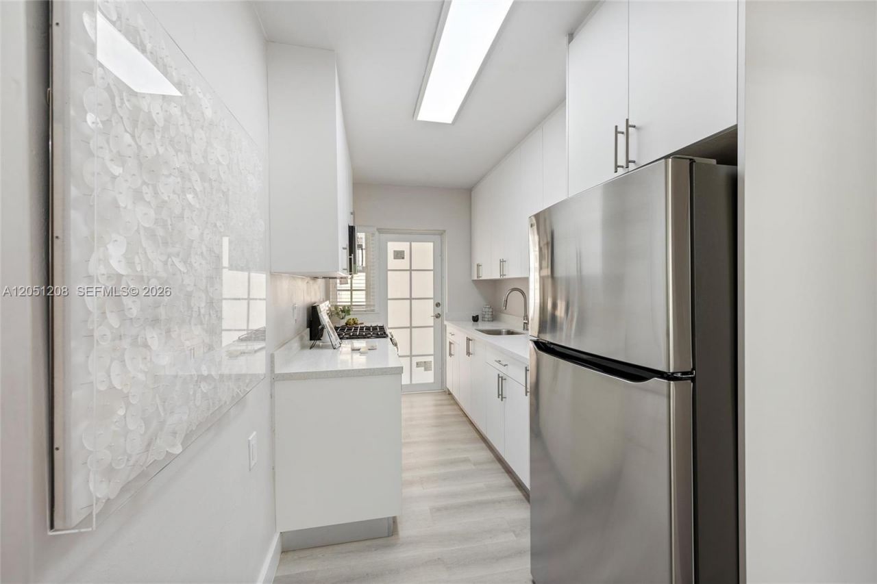 2416 Flamingo Dr, Unit 2, Miami Beach, FL 33140 Photo
