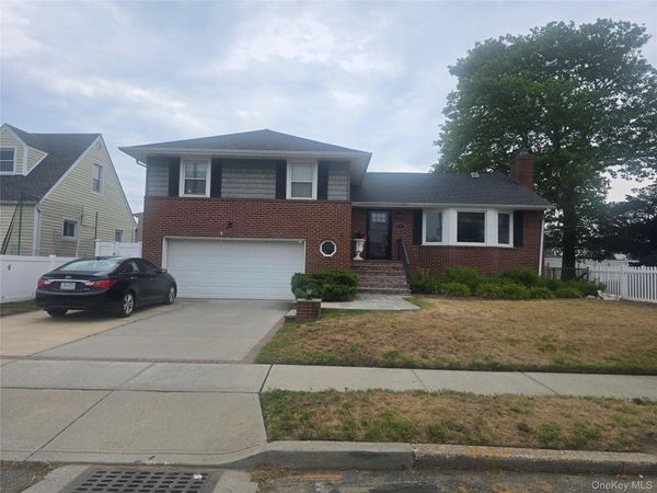 199 Radcliffe Road , Unit Ground Lev, Island Park, NY 11558