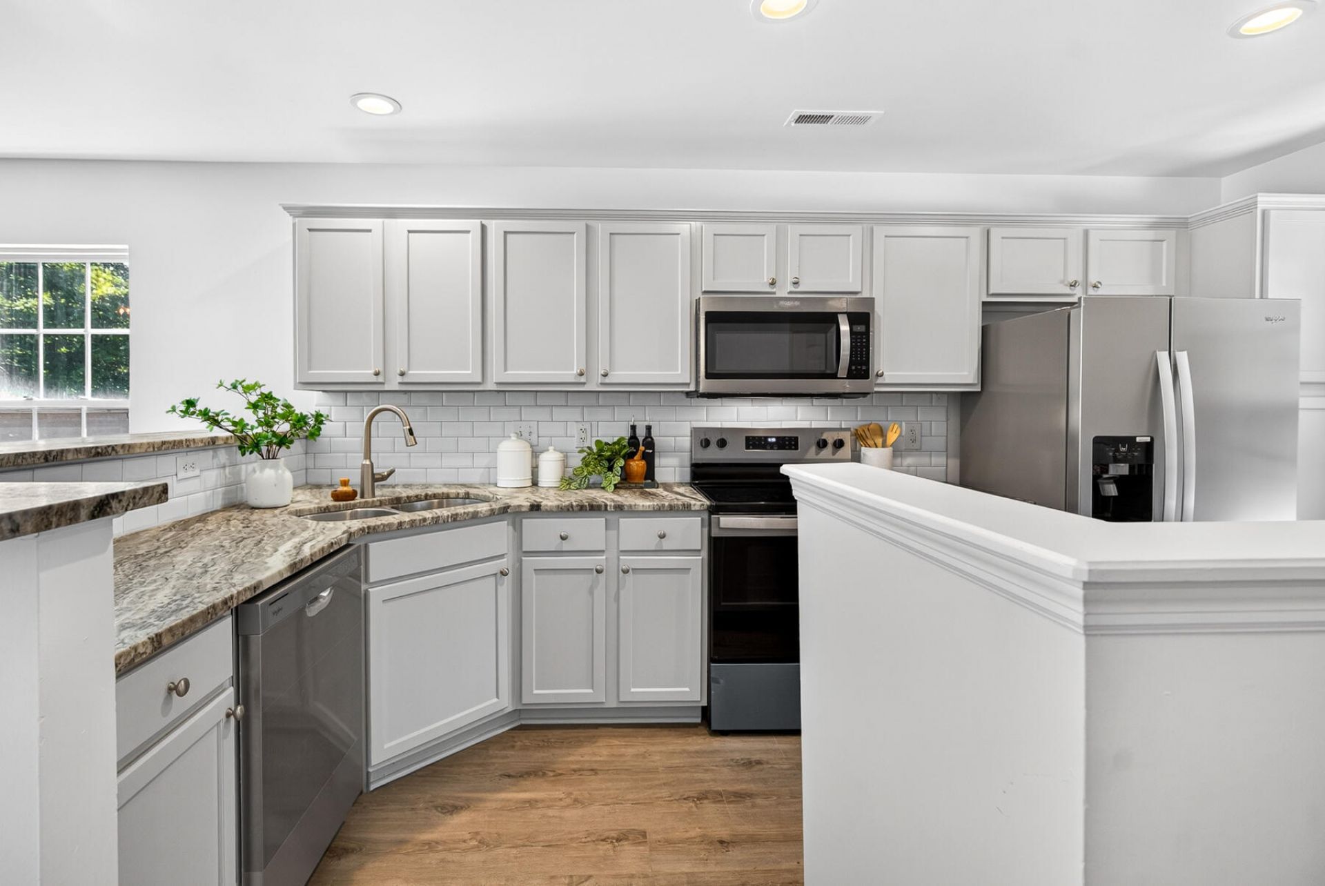 201 Darcy Avenue Photo 4