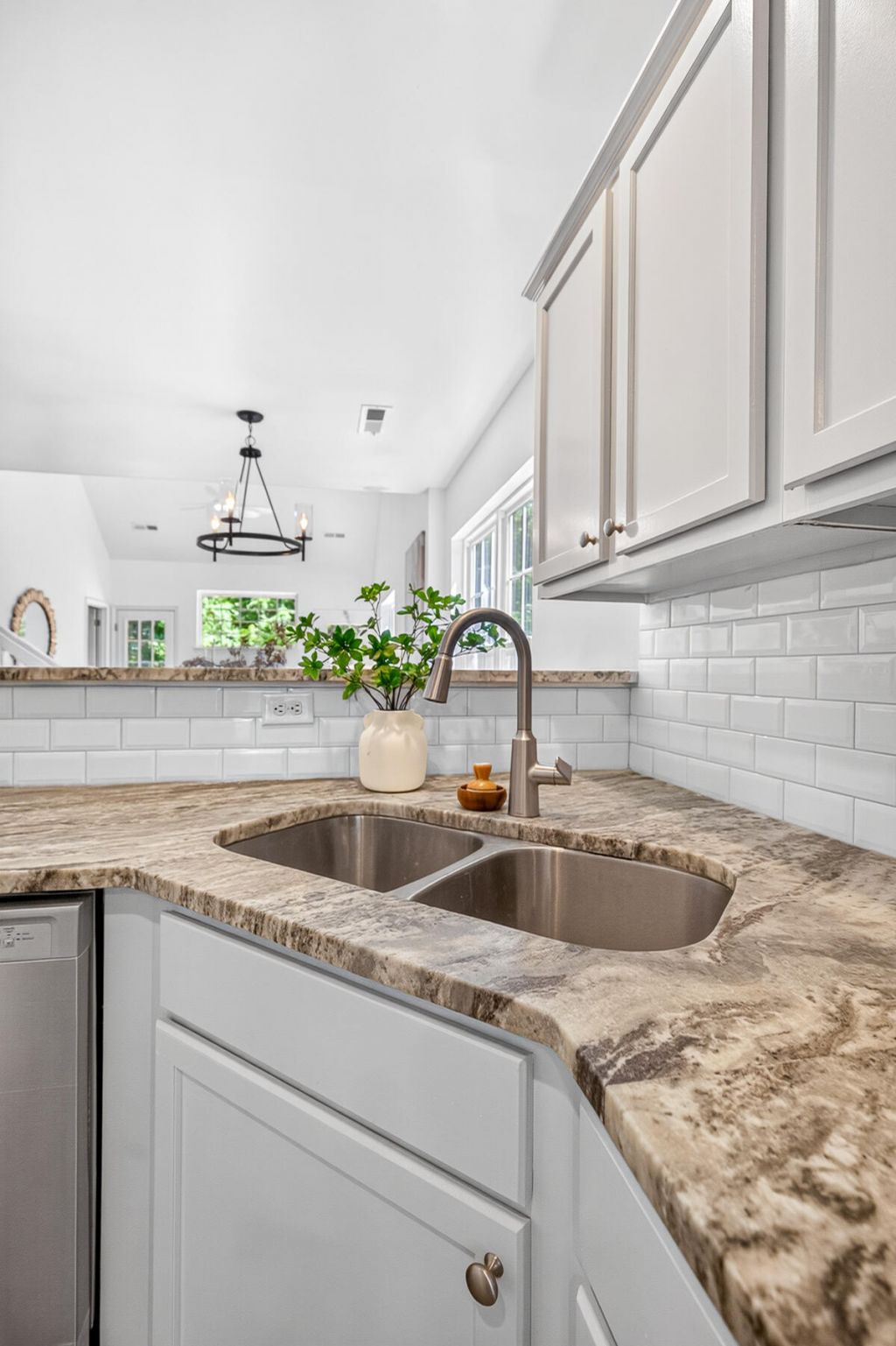 201 Darcy Avenue Photo 7