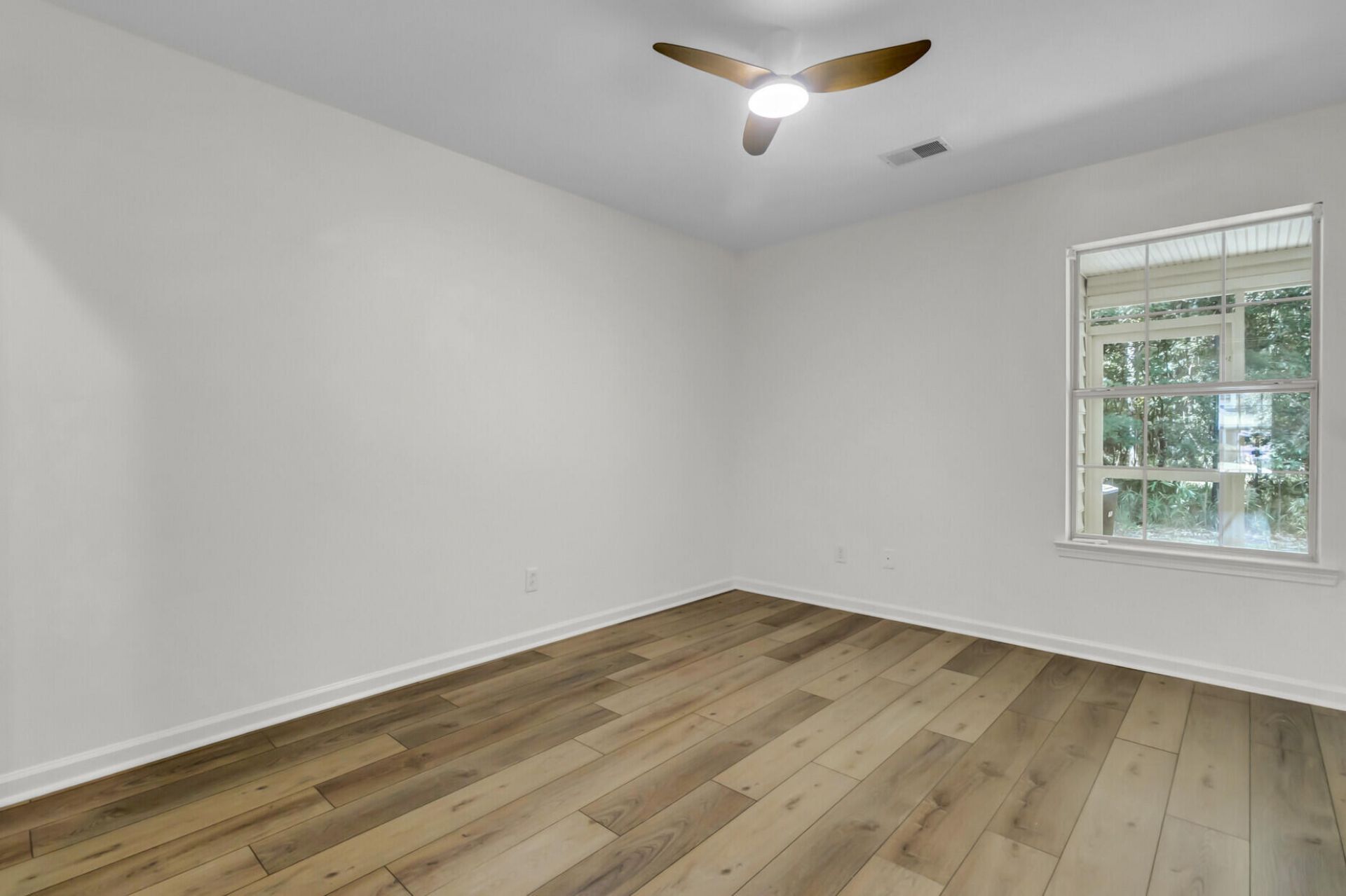 3292 Queensgate Way Photo 17