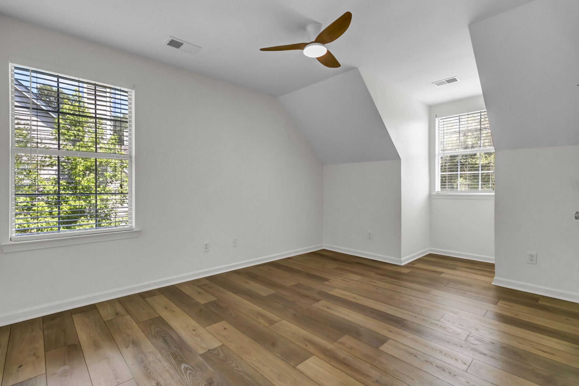 3292 Queensgate Way Photo 23