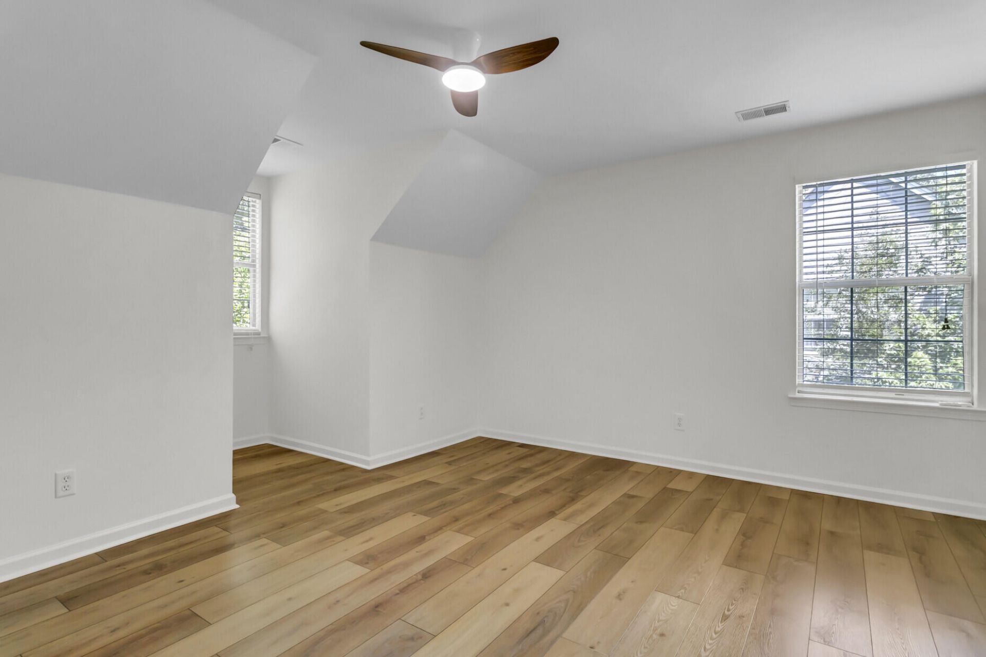 3292 Queensgate Way Photo 27