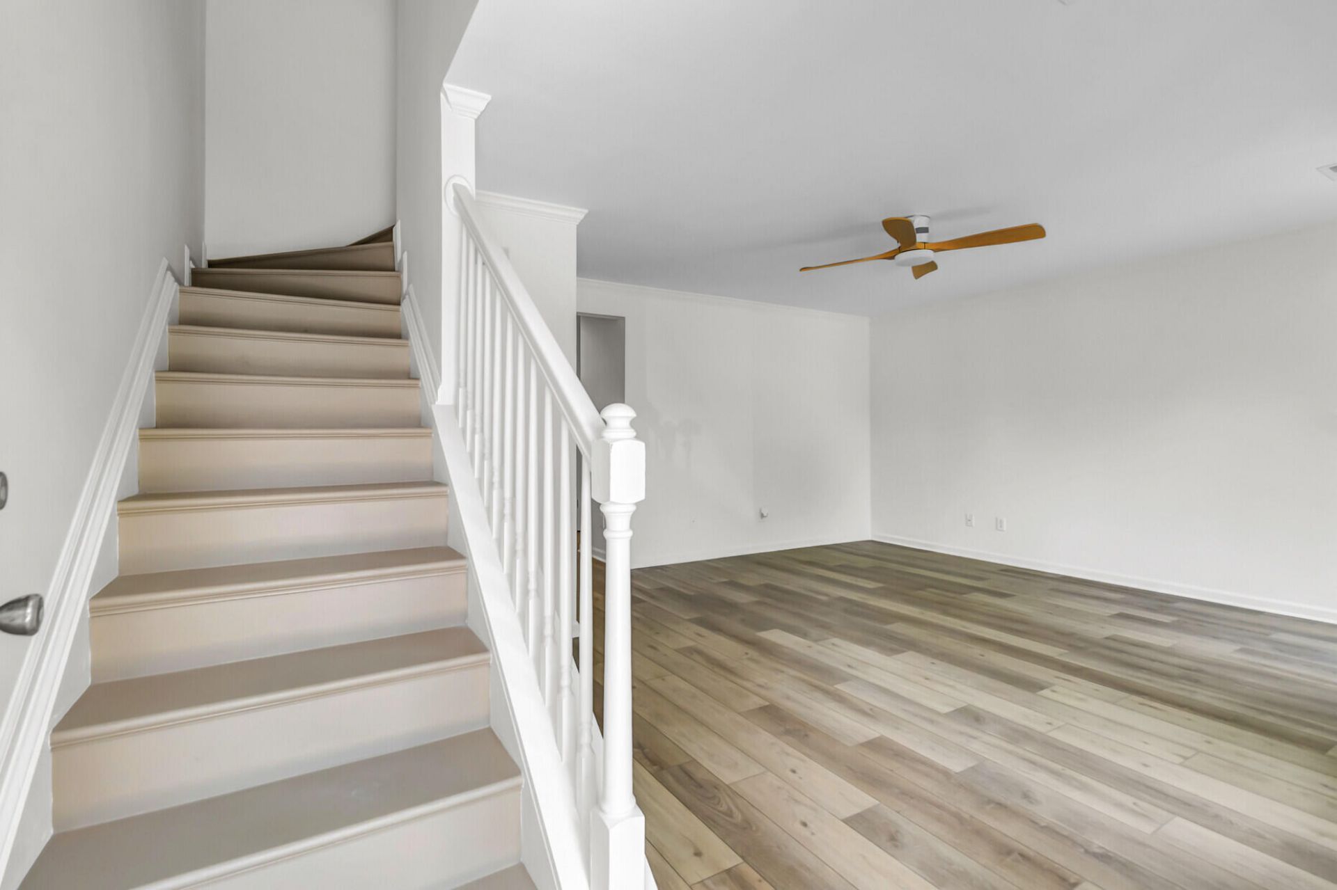 3292 Queensgate Way Photo 4
