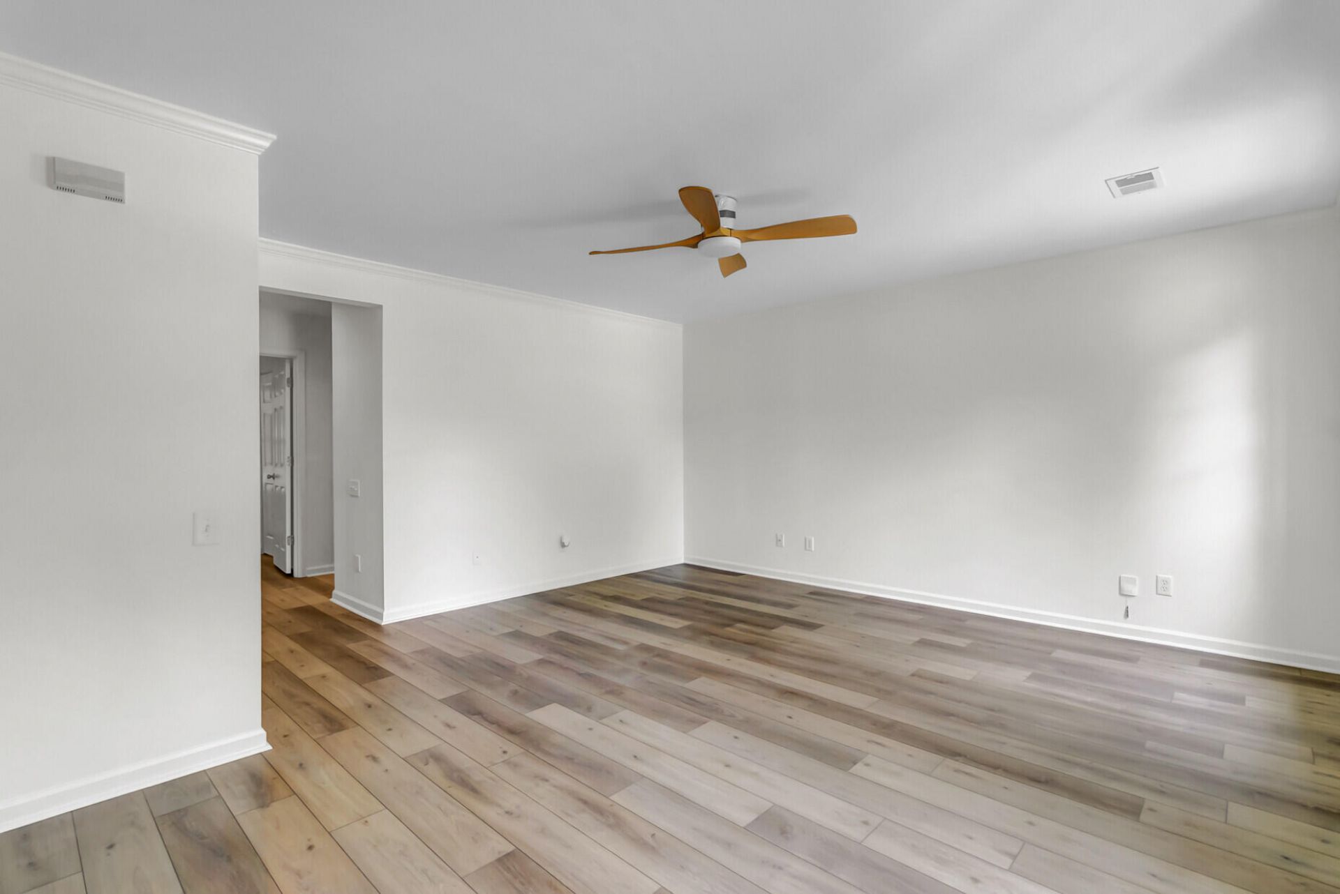 3292 Queensgate Way Photo 6