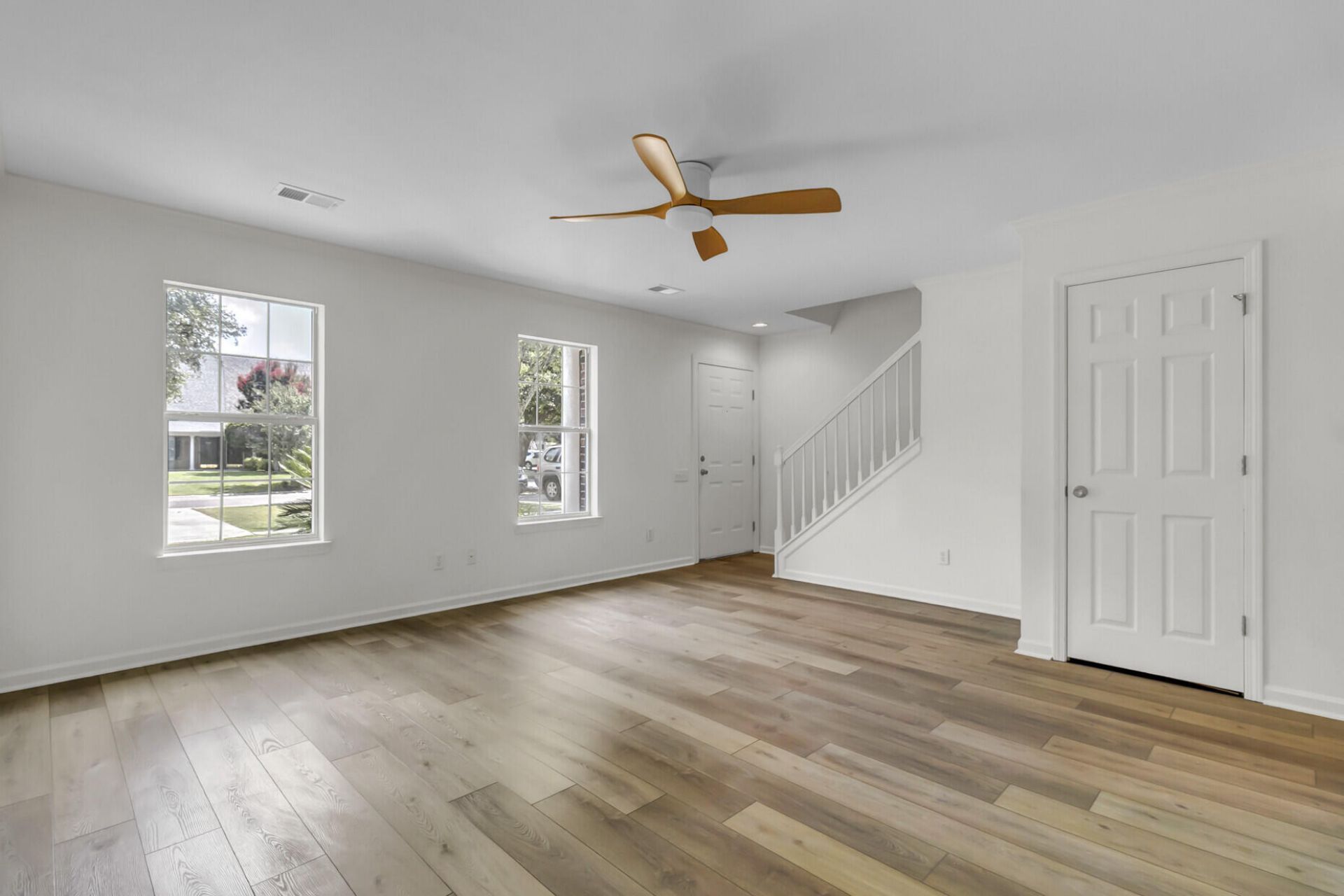 3292 Queensgate Way Photo 8