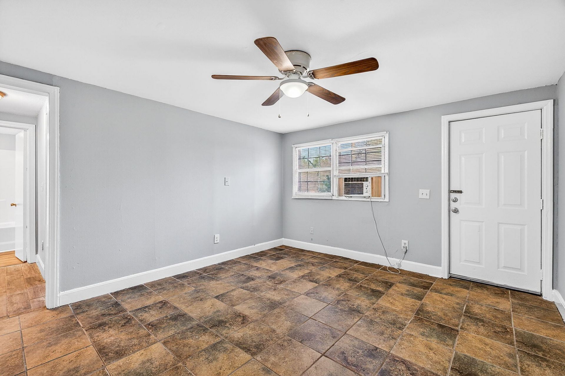 2205 Russelldale Avenue Photo 6