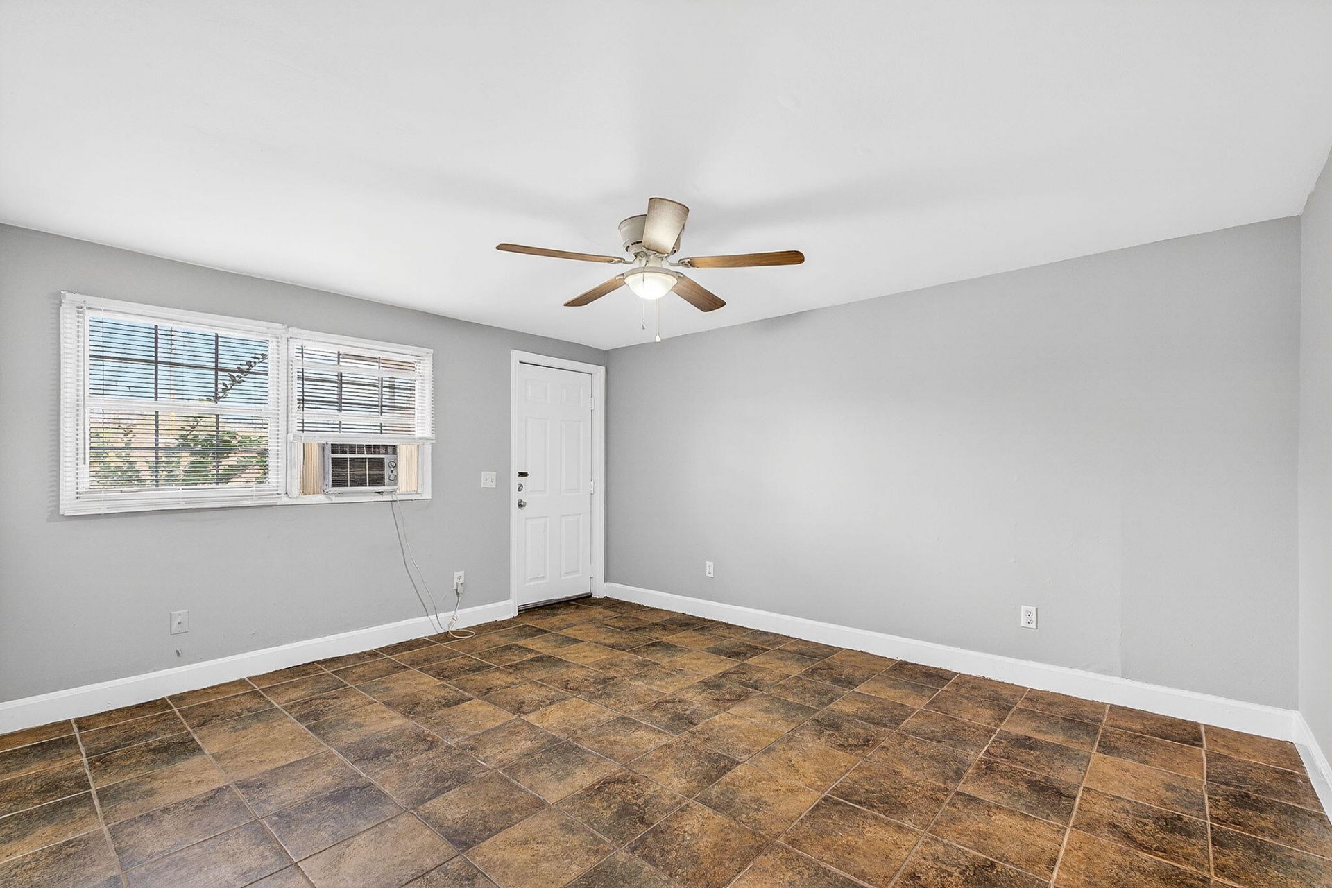 2205 Russelldale Avenue Photo 7