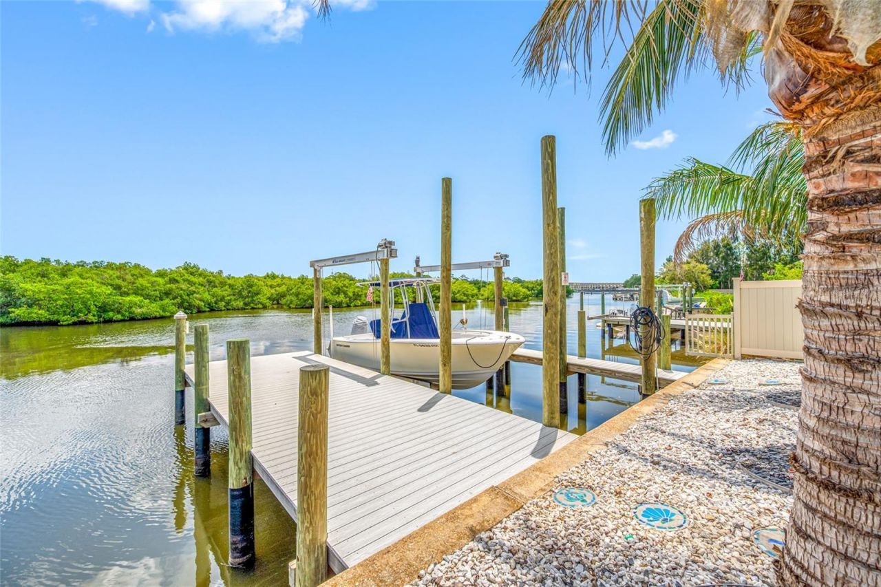 3138 Phoenix Avenue, Oldsmar, FL 34677 Photo