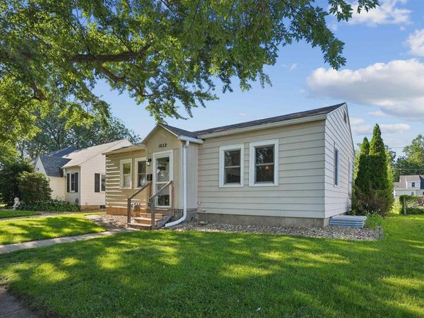 1652 Bertch Avenue, Waterloo, IA 50702