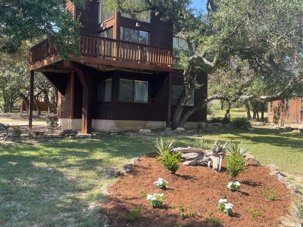 334 Coventry RD, Spicewood, TX 78669