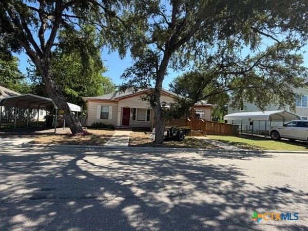 620 E 8th Avenue , Belton, TX 76513