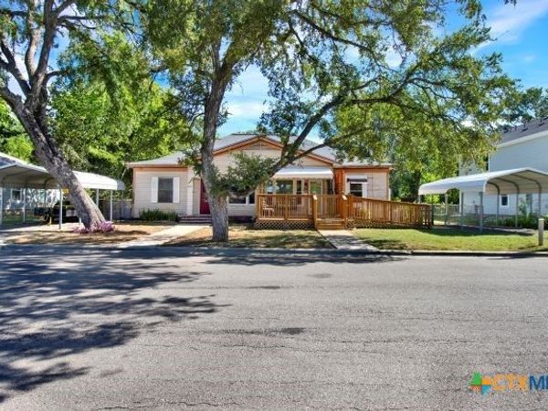 620 E 8th Avenue , Belton, TX 76513