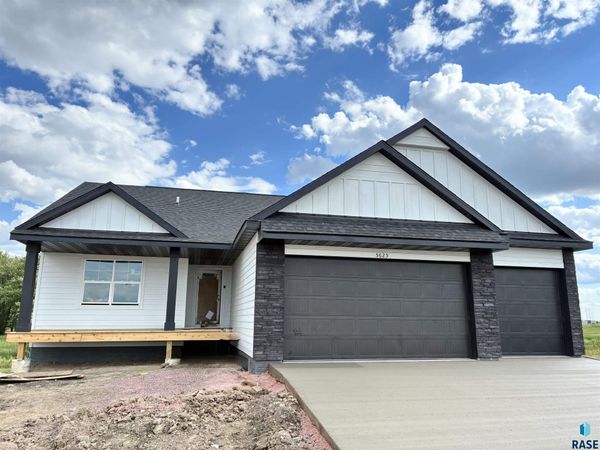 5625 E Ashwood Cir, Sioux Falls, SD 57108