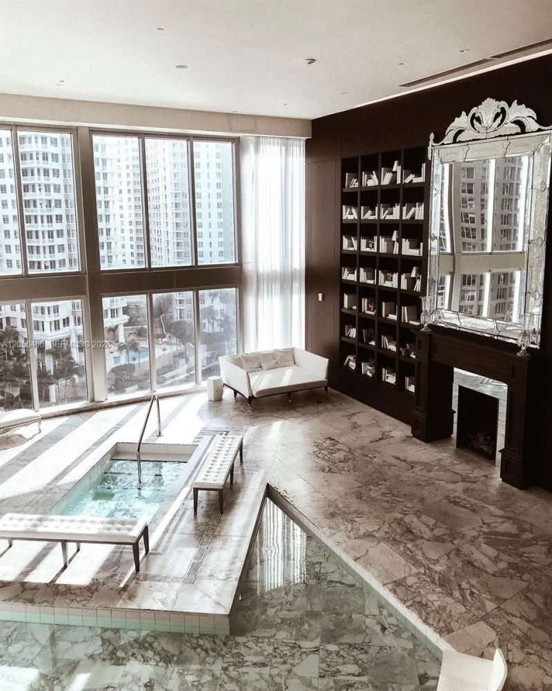 475 Brickell Ave , Unit 1012, Miami, FL 33131 Photo