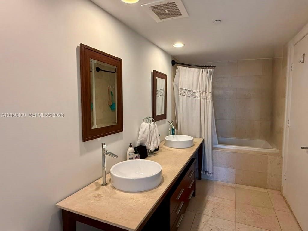 475 Brickell Ave , Unit 1012, Miami, FL 33131 Photo