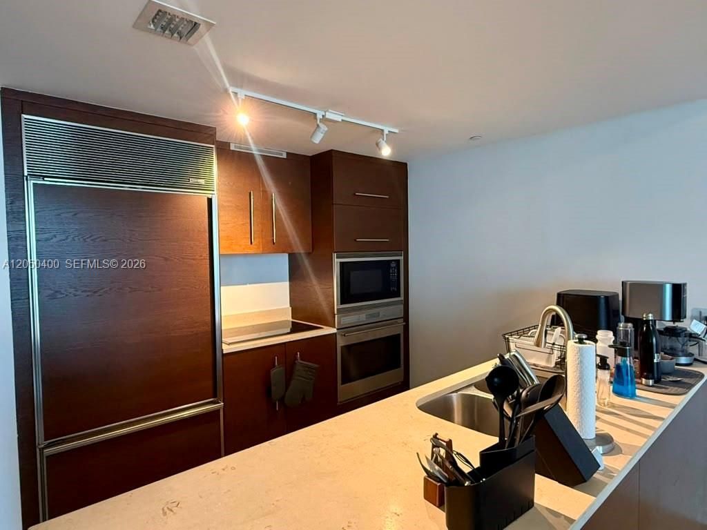 475 Brickell Ave , Unit 1012, Miami, FL 33131 Photo