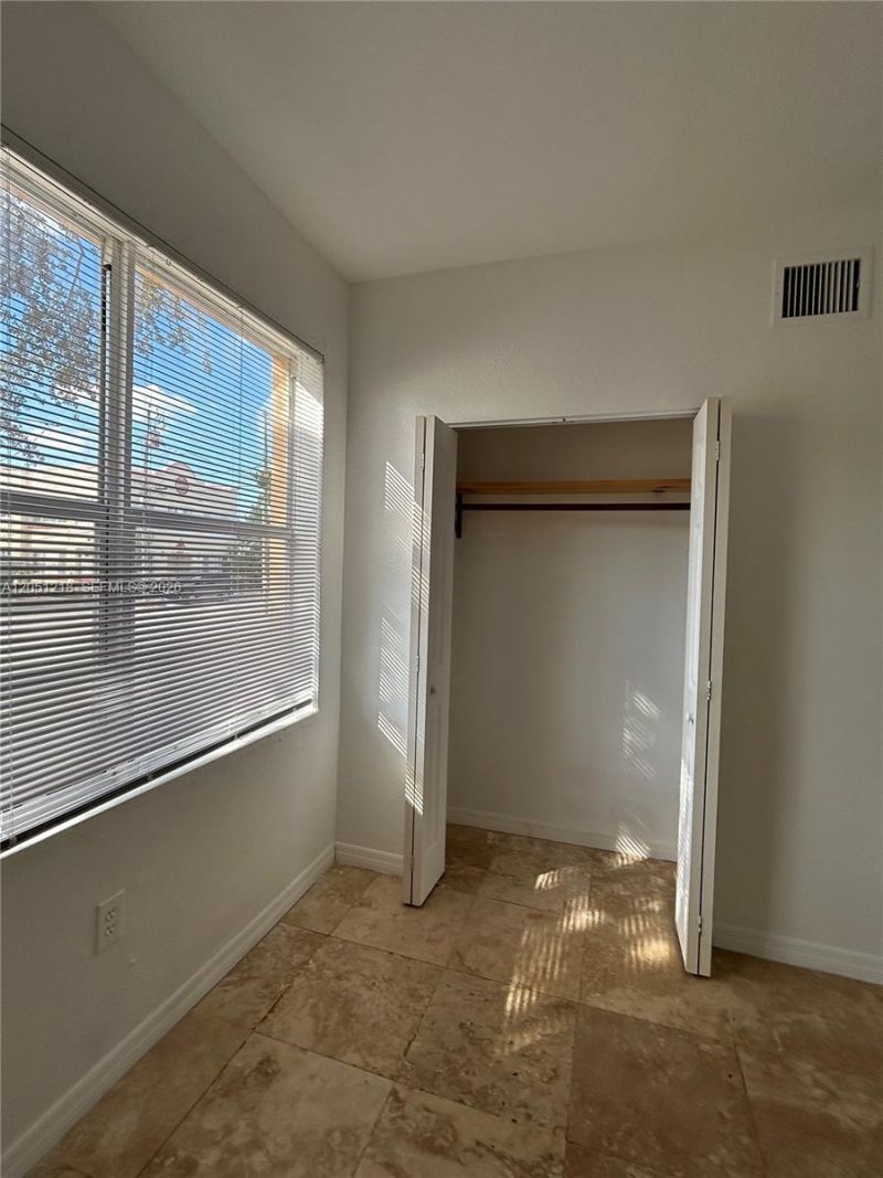 953 SW 10th St, Unit 3, Miami, FL 33130 Photo