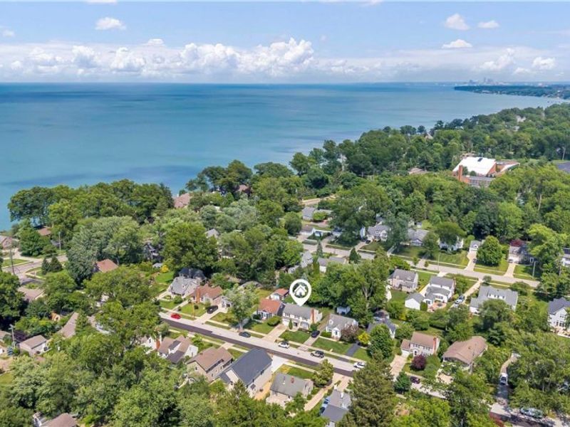 351 Oakmoor Avenue, Bay Village, OH 44140 Photo 3