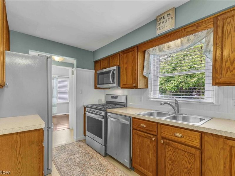 351 Oakmoor Avenue, Bay Village, OH 44140 Photo 8