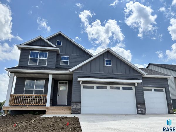 2616 S Copper Creek Ave, Sioux Falls, SD 57110
