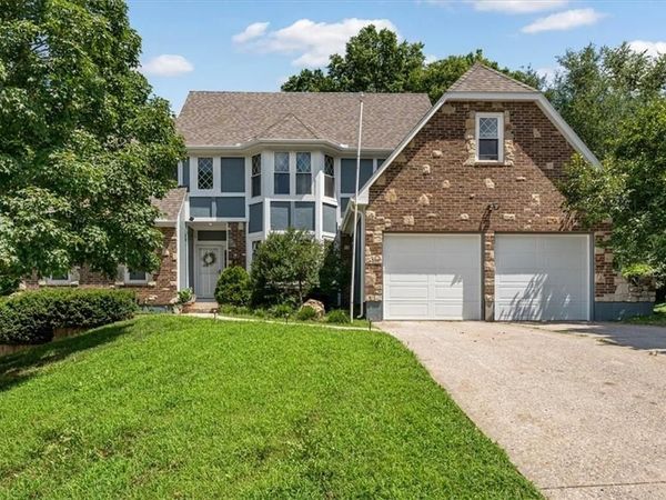 2925 NW Westbrooke Circle, Blue Springs, MO 64015