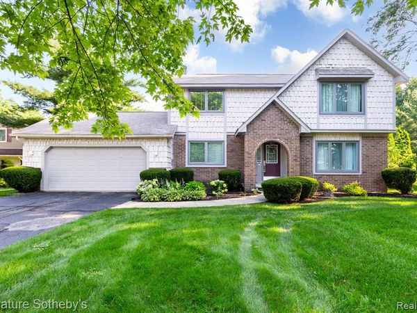 4086 Cherry Garden Drive , Commerce Twp, MI 48382