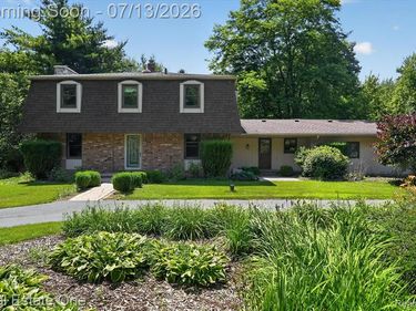 6039 Fish Lake Road, Highland Twp, MI 48442