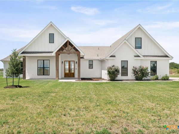 1060 Hackberry Road, Salado, TX 76571