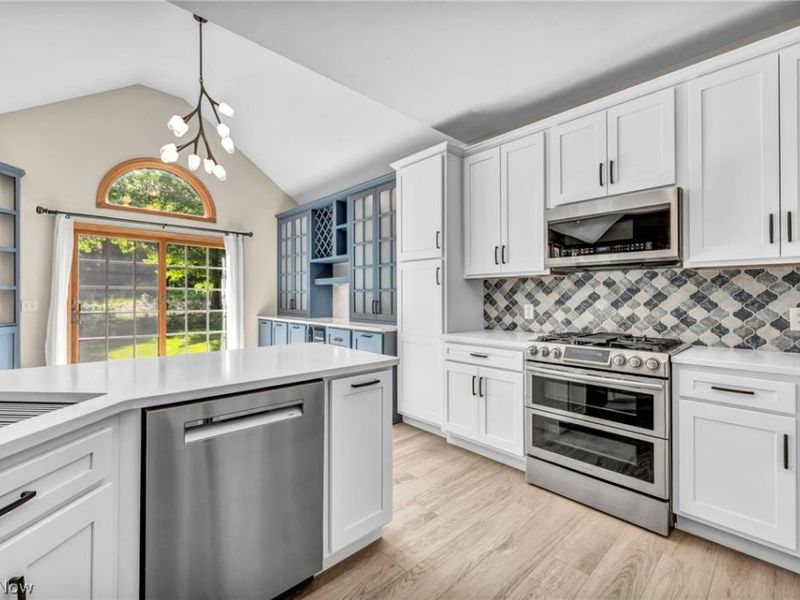 20427 Scotch Pine Way, Strongsville, OH 44149 Photo 17